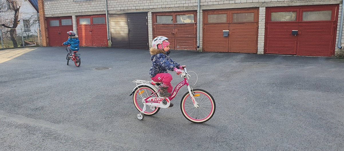 kontaktivabalt rattaplatsil